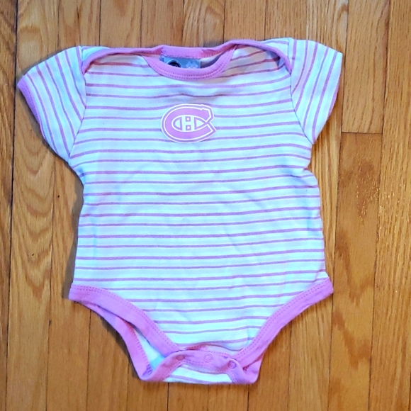 New NHL onesie - Picture 1 of 3